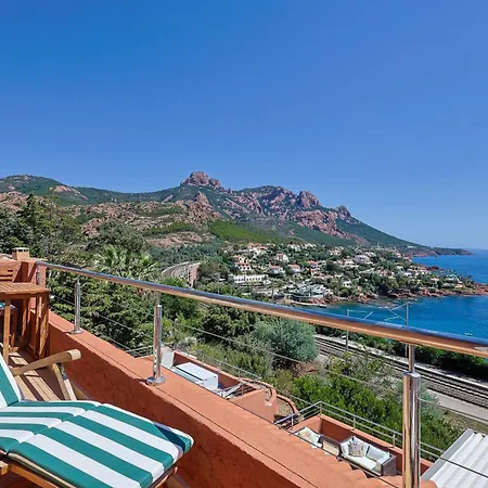 Tolles Fuer Familien Mit Meerblick Und Schwimm Strandnah By Riviera Homelife Management דירה Saint-Raphaël